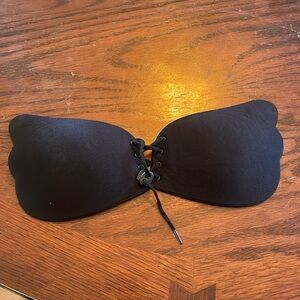 Black Clam Shell Strapless Bra